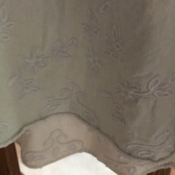 2/30🌻Beautiful soft denim dress embroidered hem Sz M - Picture 2 of 8